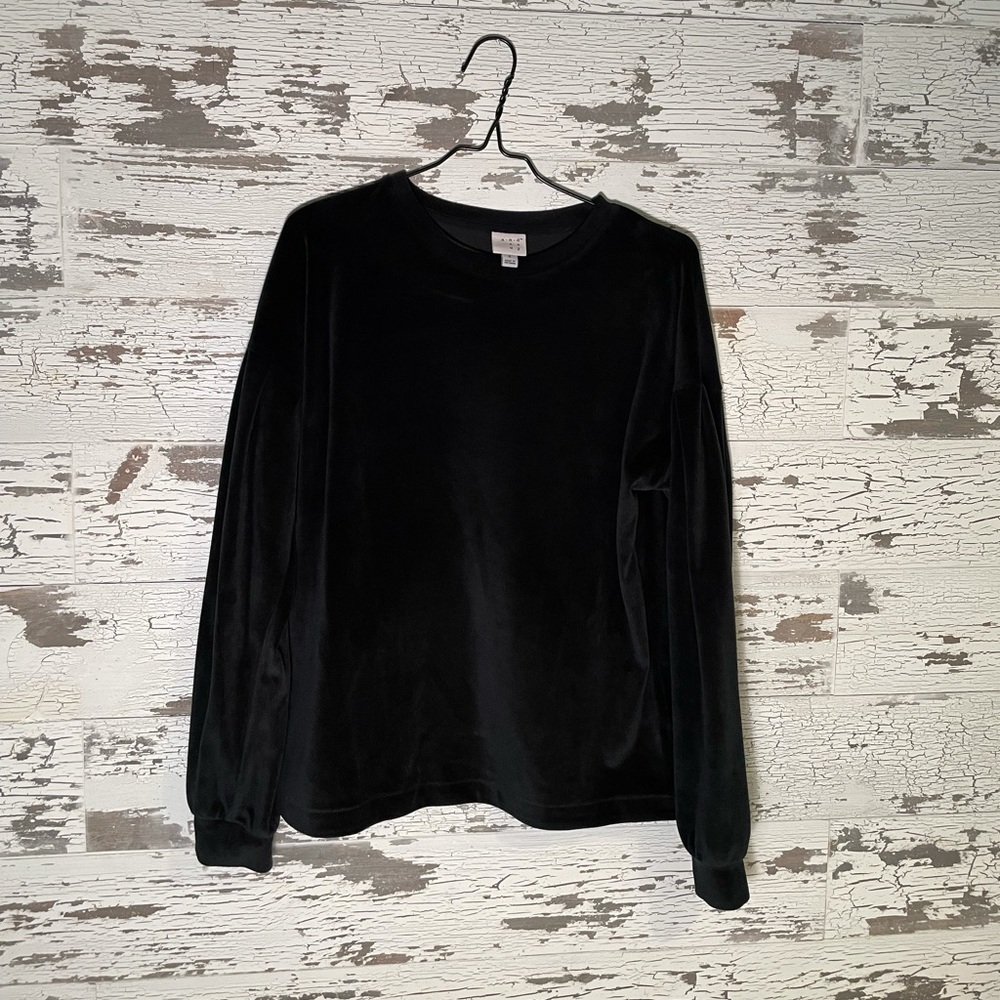Velour top with bell sleeves